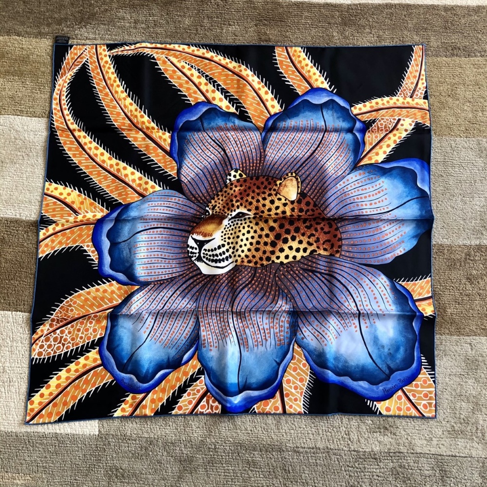 Authentic Hermes silk scarf - Picture 6 of 9